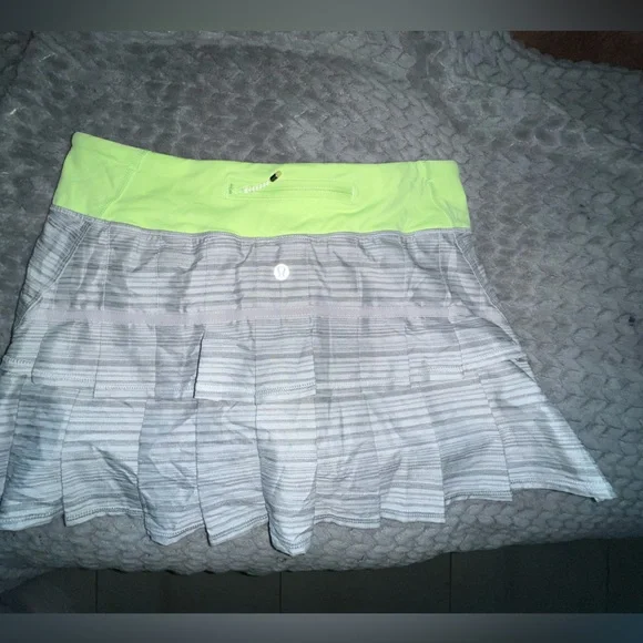Lululemon pace setter skirt size 6 - Picture 2 of 7